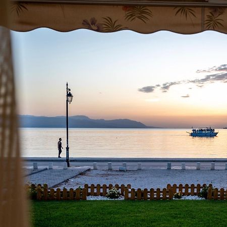 Loutraki Sea Sunset Lägenhet Exteriör bild