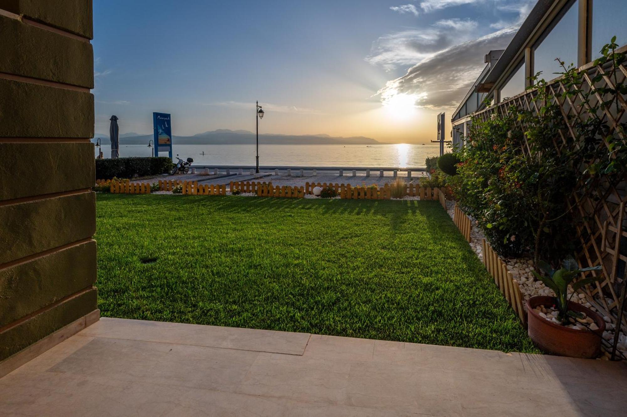 Loutraki Sea Sunset Lägenhet Exteriör bild